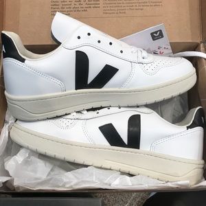 Veja Sneakers shoes white and black NWOT